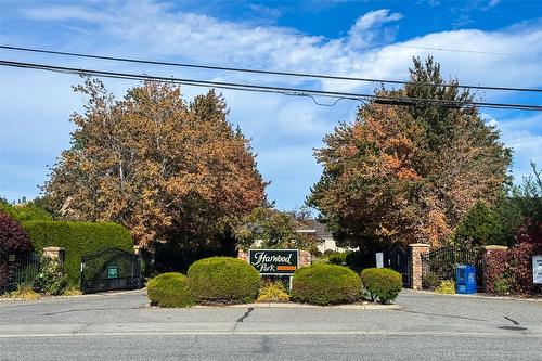 114-1188 Houghton Road, Kelowna, BC - Outdoor
