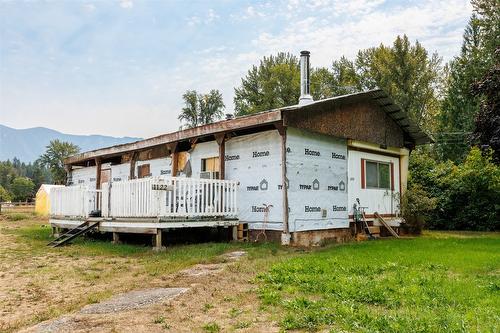 1117 15Th Avenue, Creston, BC - Outdoor