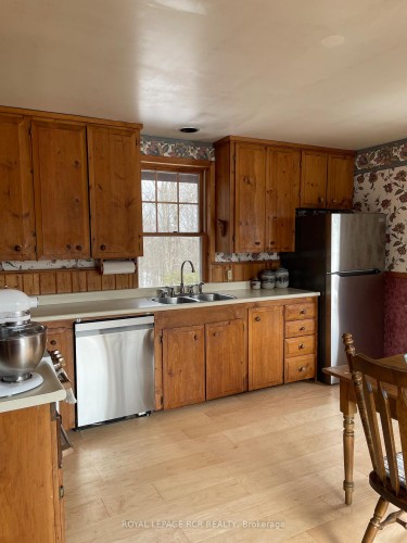 875122 5Th Line E, Mono, ON - Indoor Photo Showing Kitchen With Double Sink