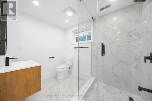 696 Hillview Crescent, Pickering, ON - Indoor Photo Showing Bathroom