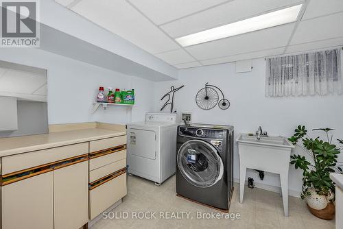 471 Tillbury Avenue, Ottawa, ON - Indoor Photo Showing Laundry Room