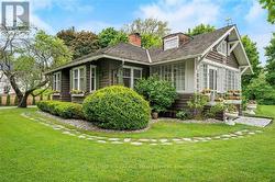 227 GREEN STREET  Burlington, ON L7R 0B1