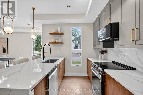 612 Tweedsmuir Avenue, Ottawa, ON - Indoor Photo Showing Kitchen With Upgraded Kitchen