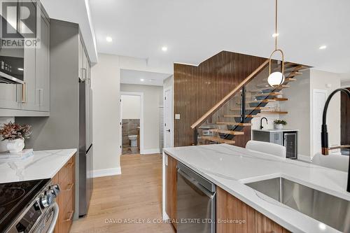 612 Tweedsmuir Avenue, Ottawa, ON - Indoor Photo Showing Kitchen