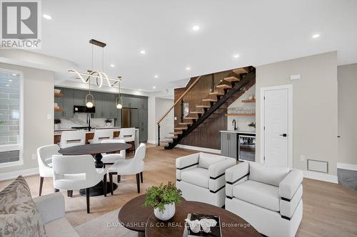 612 Tweedsmuir Avenue, Ottawa, ON - Indoor Photo Showing Living Room