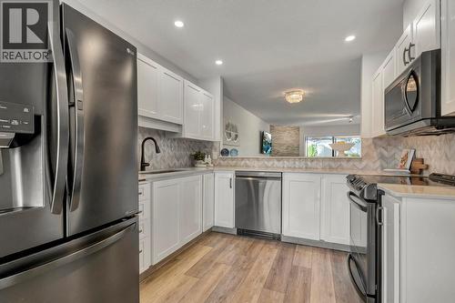 1765 Leckie Road Unit# 115, Kelowna, BC - Indoor Photo Showing Kitchen With Stainless Steel Kitchen With Upgraded Kitchen