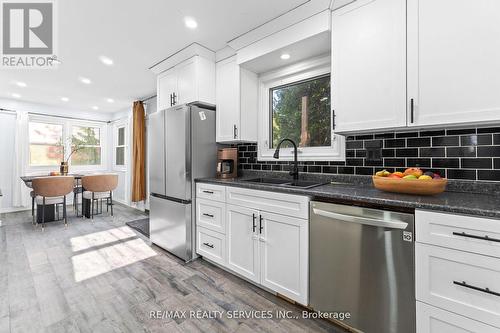 140 Canterbury Street, Ingersoll, ON - Indoor Photo Showing Kitchen With Stainless Steel Kitchen With Double Sink With Upgraded Kitchen