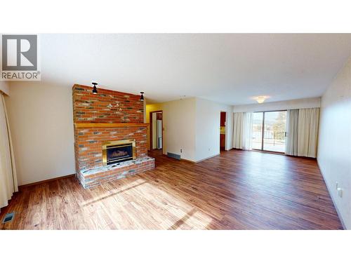 700 15Th Street S, Cranbrook, BC - Indoor Photo Showing Living Room With Fireplace