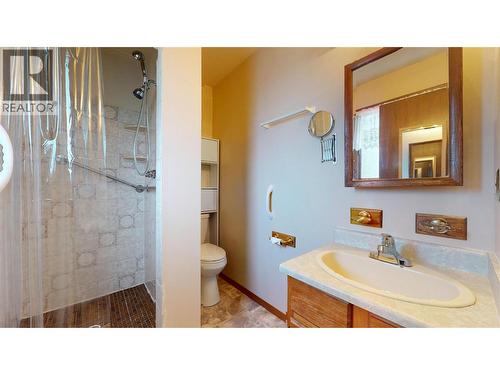700 15Th Street S, Cranbrook, BC - Indoor Photo Showing Bathroom