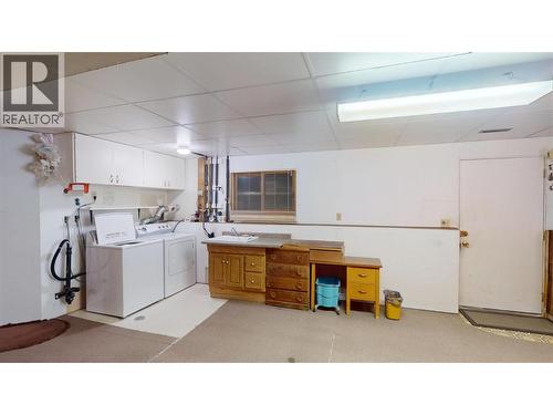 700 15Th Street S, Cranbrook, BC - Indoor Photo Showing Laundry Room