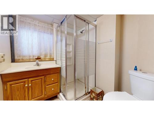 700 15Th Street S, Cranbrook, BC - Indoor Photo Showing Bathroom