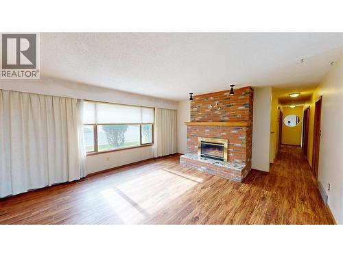 700 15Th Street S, Cranbrook, BC - Indoor Photo Showing Living Room With Fireplace
