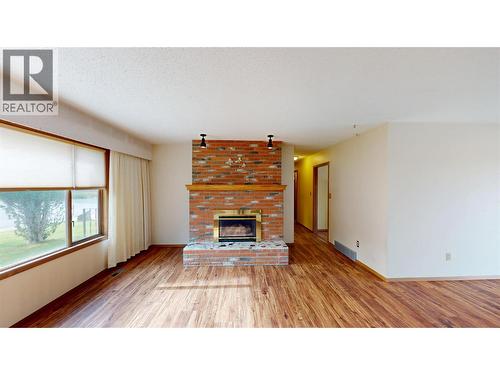 700 15Th Street S, Cranbrook, BC - Indoor Photo Showing Living Room With Fireplace