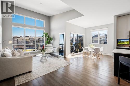 4215 Gellatly Road S Unit# 1305, West Kelowna, BC - Indoor Photo Showing Living Room