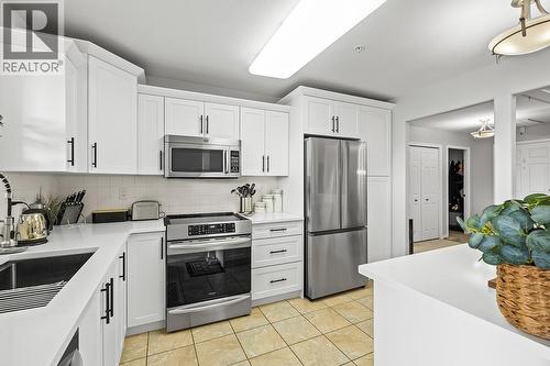 1967 Underhill Street Unit# 704, Kelowna, BC - Indoor Photo Showing Kitchen With Stainless Steel Kitchen With Upgraded Kitchen