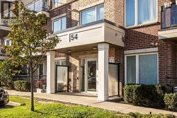 110 - 54 SKY HARBOUR DRIVE  Brampton, ON L7A 0A1