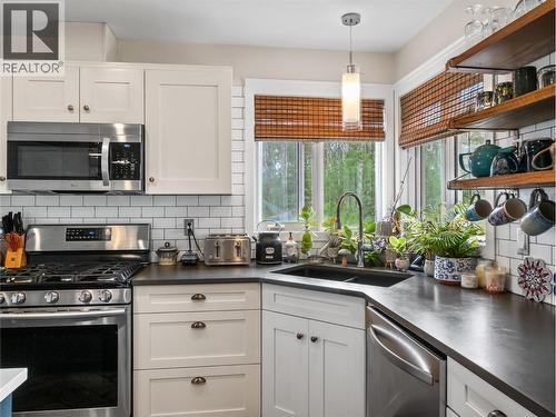 3443 210 Road, Dawson Creek, BC - Indoor Photo Showing Kitchen With Double Sink