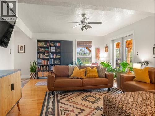 3443 210 Road, Dawson Creek, BC - Indoor Photo Showing Living Room