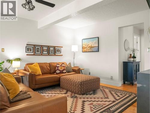 3443 210 Road, Dawson Creek, BC - Indoor Photo Showing Living Room