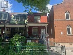 UPPER - 26 CARR STREET  Toronto, ON M5T 1B5