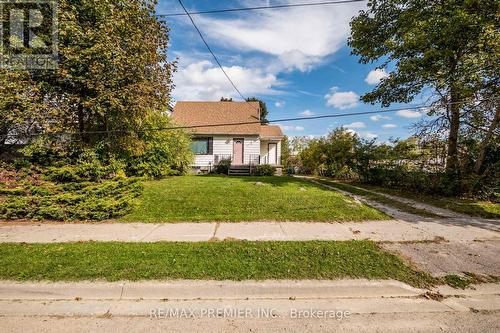 3 PARKER AVENUE  Richmond Hill, ON L4E 2W4