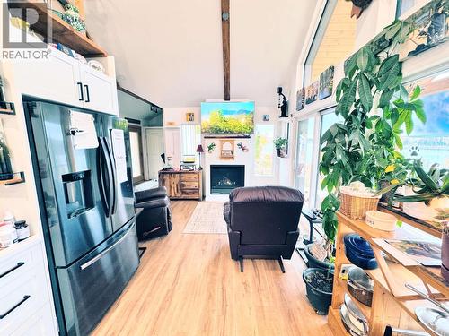 6656 North Shore Horse Lake Road, Horse Lake, BC - Indoor With Fireplace