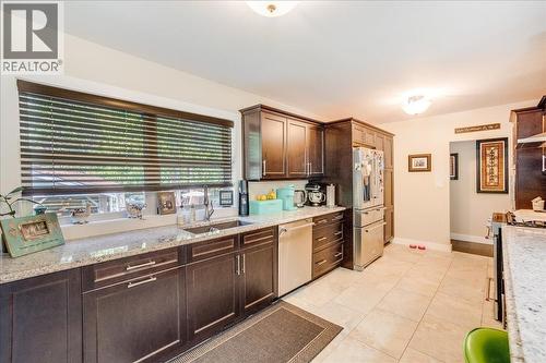 6010 Harrop-Procter Road, Nelson, BC - Indoor Photo Showing Kitchen