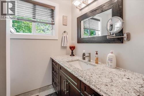 6010 Harrop-Procter Road, Nelson, BC - Indoor Photo Showing Bathroom