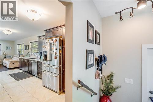 6010 Harrop-Procter Road, Nelson, BC - Indoor