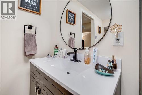 6010 Harrop-Procter Road, Nelson, BC - Indoor Photo Showing Bathroom