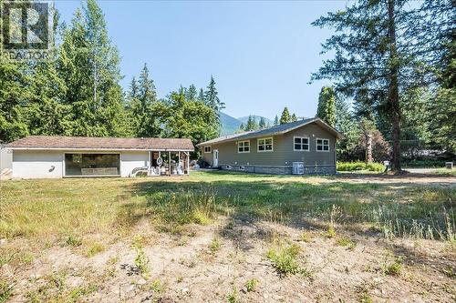 6010 Harrop-Procter Road, Nelson, BC - Outdoor