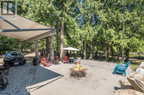 6010 Harrop-Procter Road, Nelson, BC - Outdoor