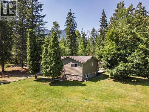 6010 Harrop-Procter Road, Nelson, BC - Outdoor