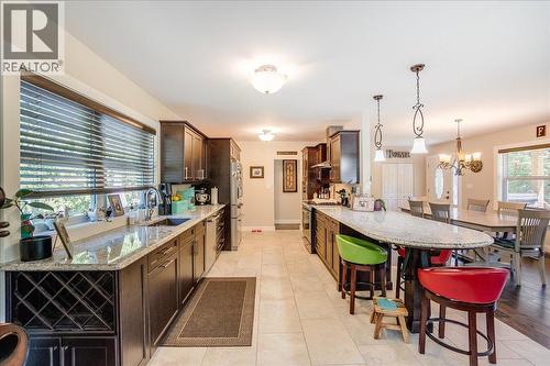 6010 Harrop-Procter Road, Nelson, BC - Indoor Photo Showing Dining Room
