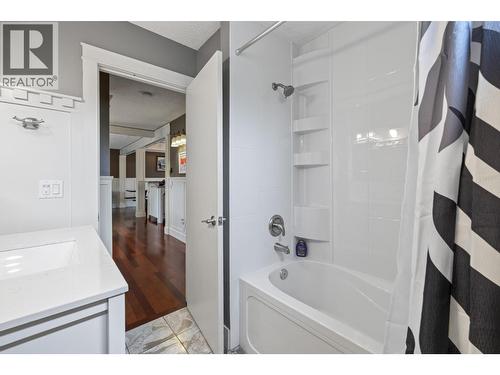 1342 Mcbride Road, Kelowna, BC - Indoor Photo Showing Bathroom