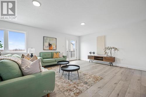 8 - 182 Bridge Crescent, Minto, ON - Indoor Photo Showing Living Room