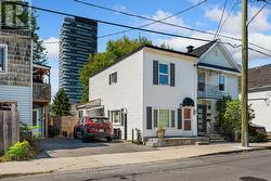 104 CARRUTHERS AVENUE  Ottawa, ON K1Y 1N5