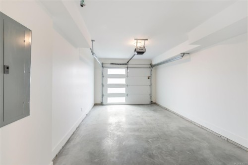 6266 Old Mill Rd, Duncan, BC - Indoor Photo Showing Garage