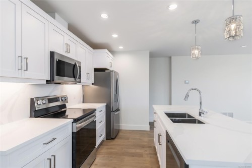 6266 Old Mill Rd, Duncan, BC - Indoor Photo Showing Kitchen With Double Sink With Upgraded Kitchen
