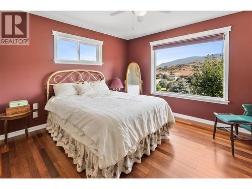 519 5Th Street, Vernon, BC - Indoor Photo Showing Bedroom
