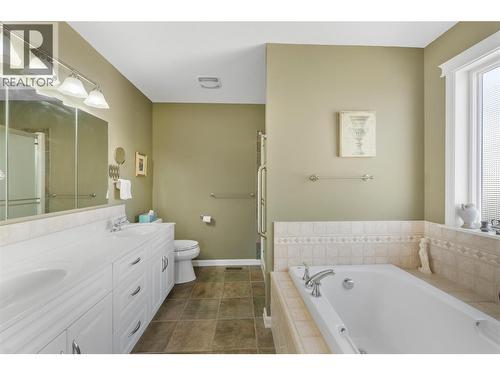 519 5Th Street, Vernon, BC - Indoor Photo Showing Bathroom