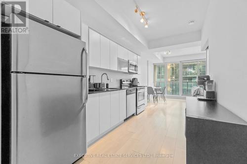 605 - 150 East Liberty Street, Toronto, ON - Indoor Photo Showing Kitchen