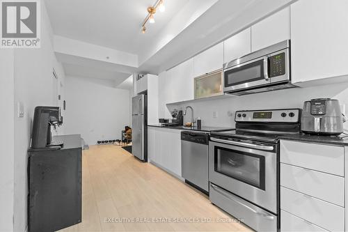 605 - 150 East Liberty Street, Toronto, ON - Indoor Photo Showing Kitchen