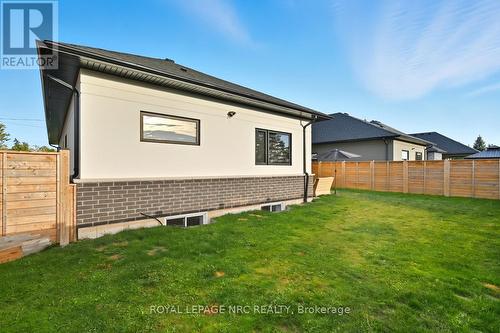 1007 Clare Avenue, Pelham (Fonthill), ON - Outdoor