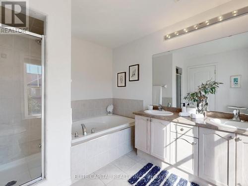 28 Ivory Silk Drive, Markham, ON - Indoor Photo Showing Bathroom