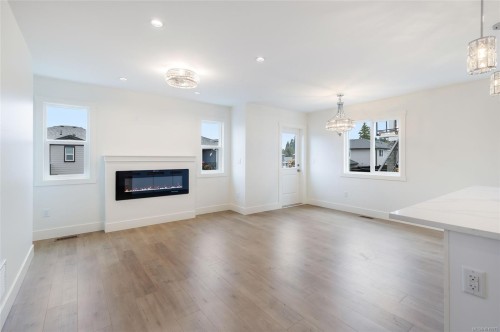 6268 Old Mill Rd, Duncan, BC - Indoor Photo Showing Living Room With Fireplace
