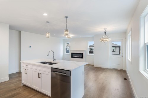 6268 Old Mill Rd, Duncan, BC - Indoor Photo Showing Kitchen With Double Sink