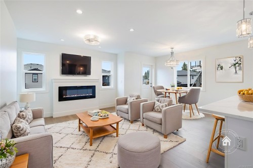 6268 Old Mill Rd, Duncan, BC - Indoor Photo Showing Living Room With Fireplace