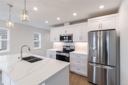 6268 Old Mill Rd, Duncan, BC - Indoor Photo Showing Kitchen With Double Sink With Upgraded Kitchen