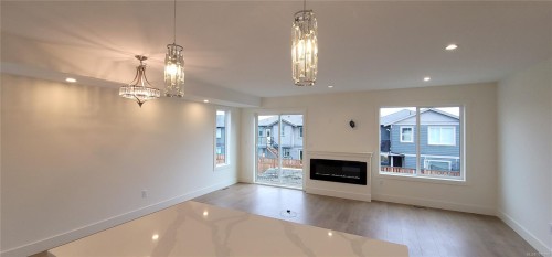 6258 Old Mill Rd, Duncan, BC - Indoor With Fireplace